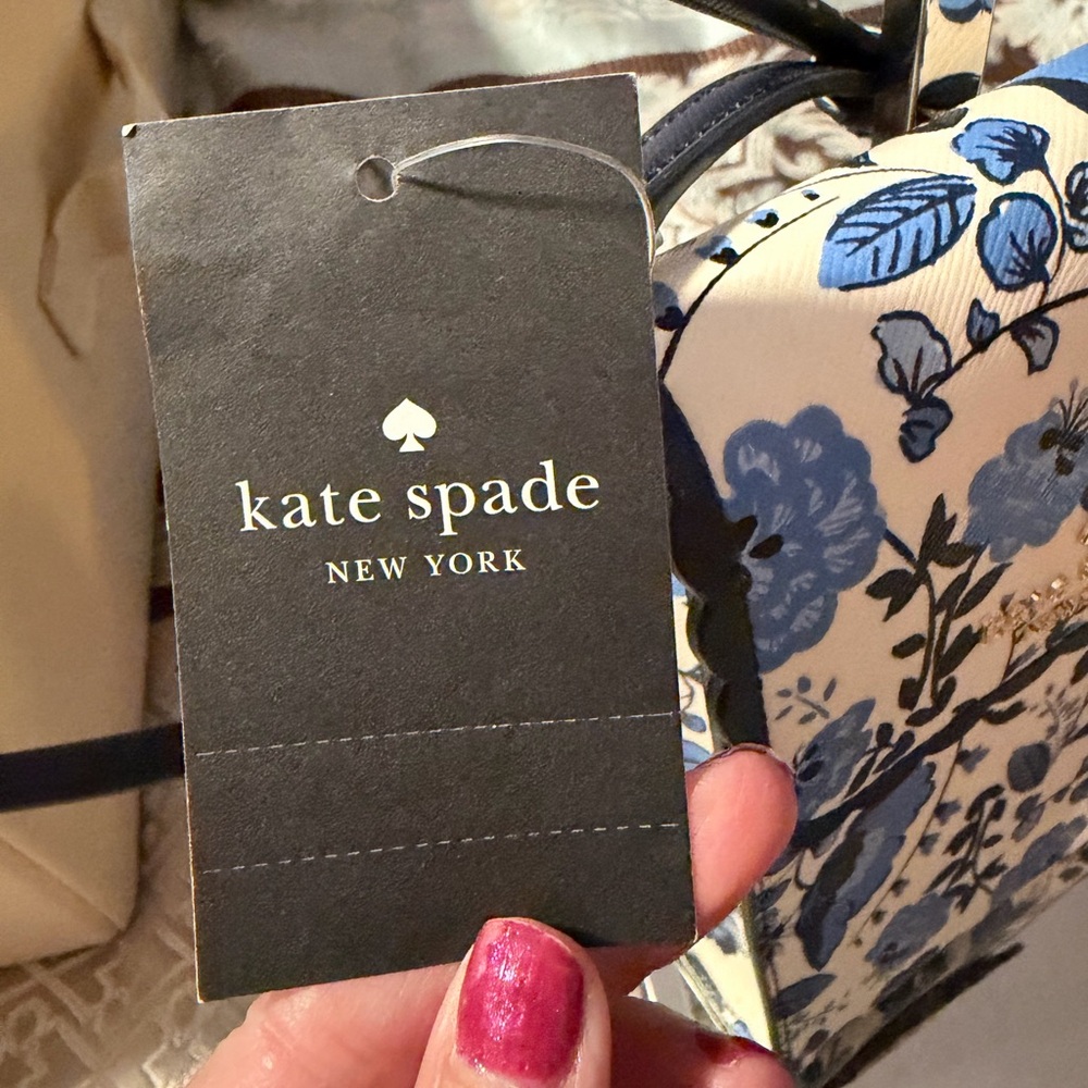 kate spade Blue and White Floral Scallop-Edge Crossbody Phone Bag - Picture 4 of 8